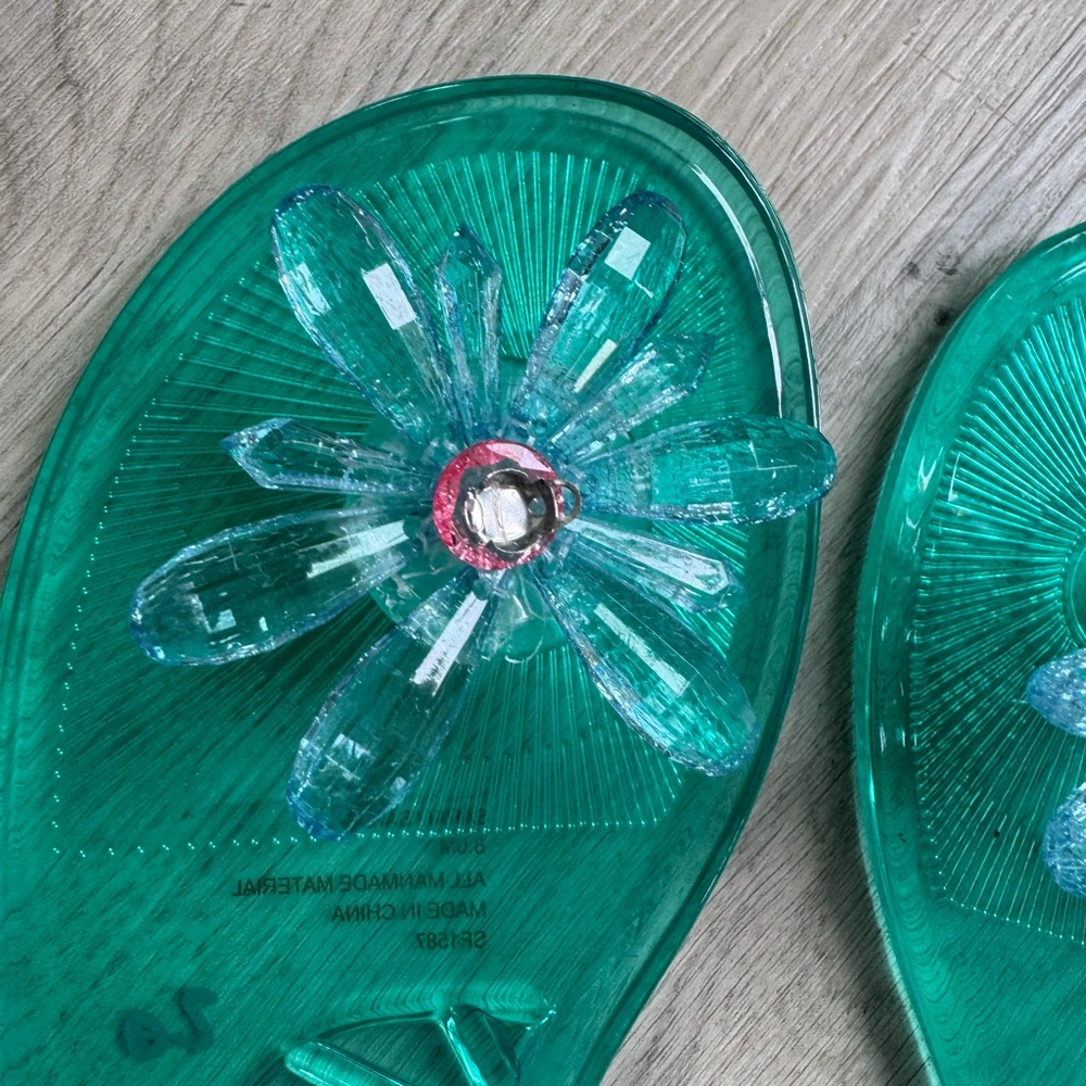 NWOT Betsey Johnson Sarai Teal Jelly Sandals clear pink Floral Accent Size 8 - Picture 3 of 7